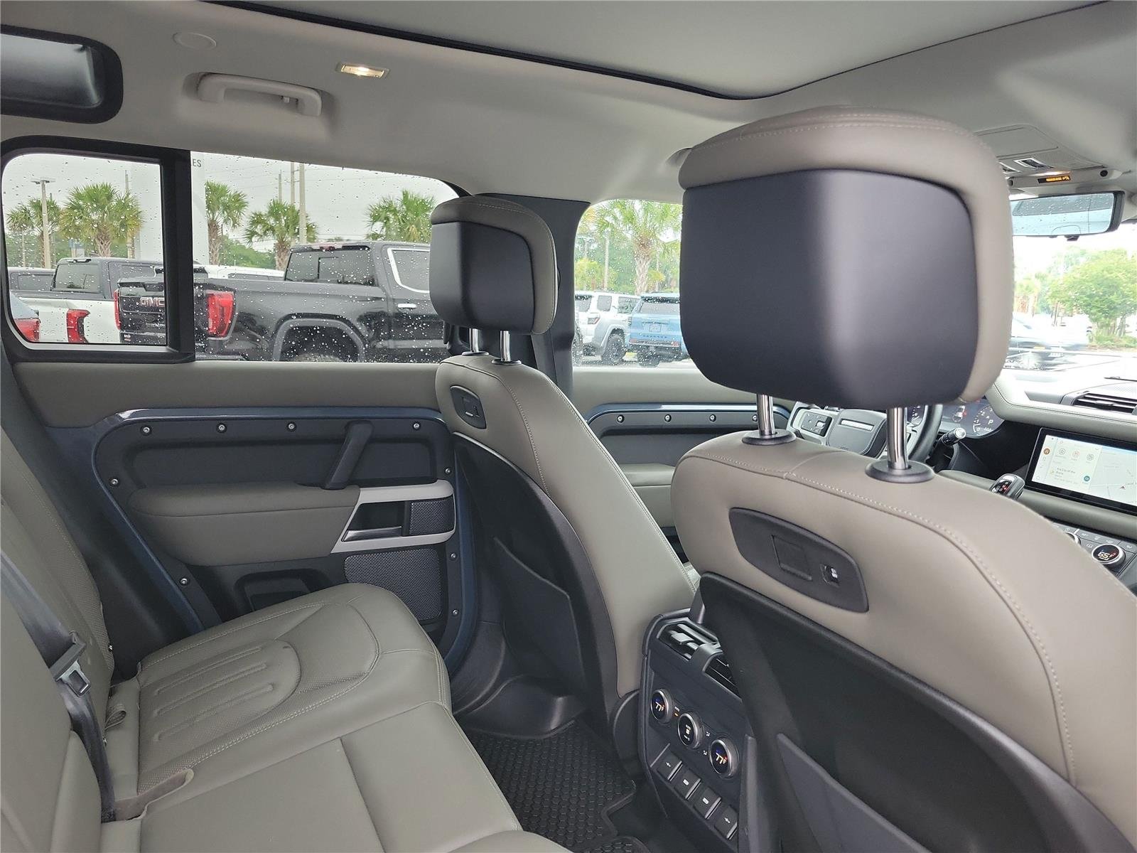 Used 2020 Fuji White Land Rover HSE image 32