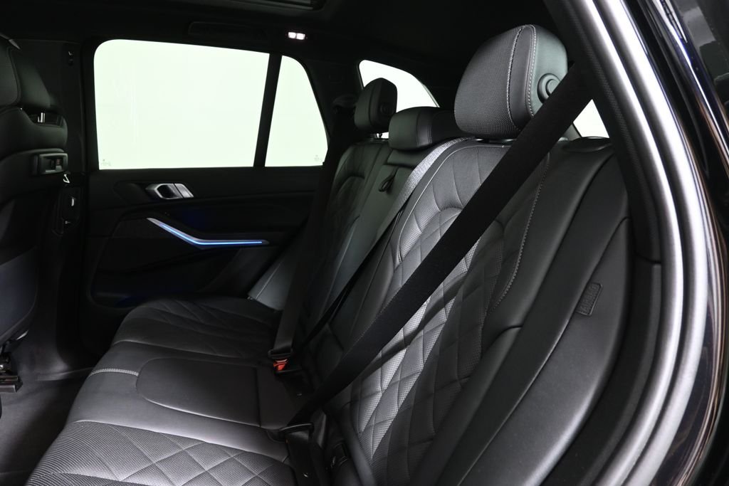 Used 2023 Black BMW xDrive40i image 4