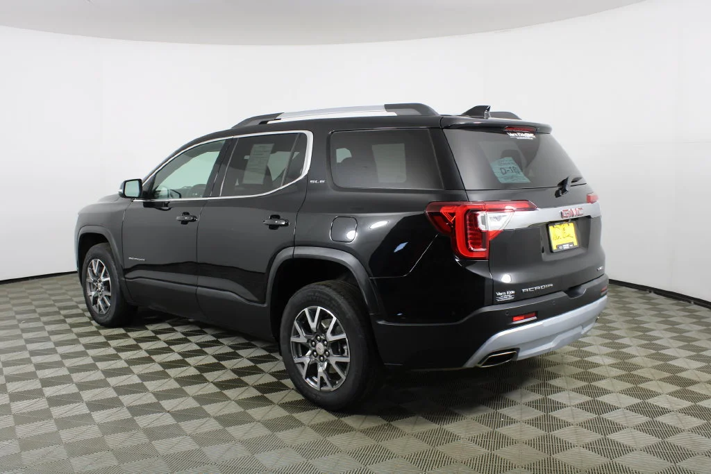 Used 2023 Ebony Twilight Metallic GMC SLE image 4