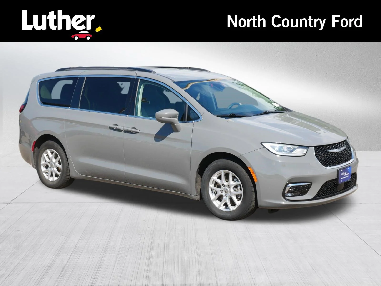 2022 Chrysler Pacifica Touring L's photo