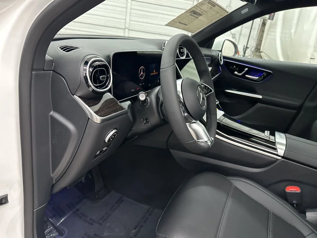 Used 2026 White Mercedes-Benz GLC 300 image 9