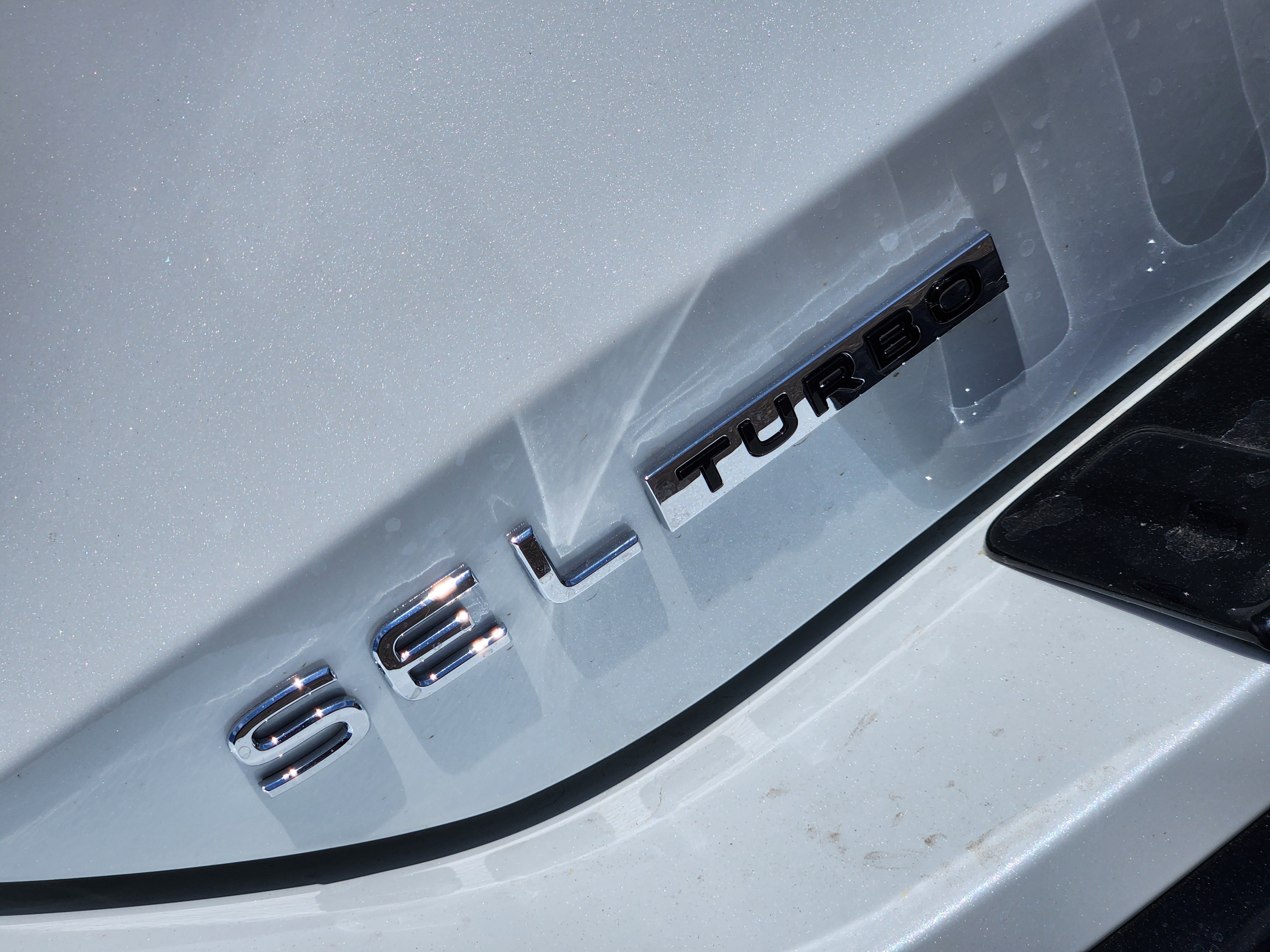 New 2026 White Volkswagen SEL R-Line Turbo image 8