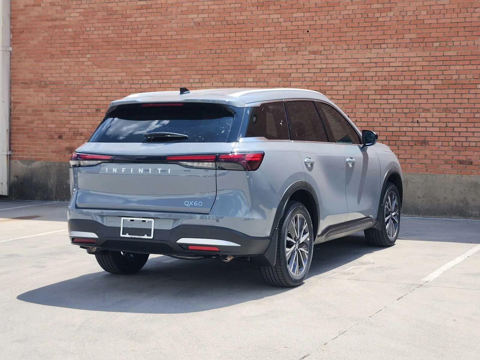 New 2027 HARBOR GRAY INFINITI Luxe FWD image 3