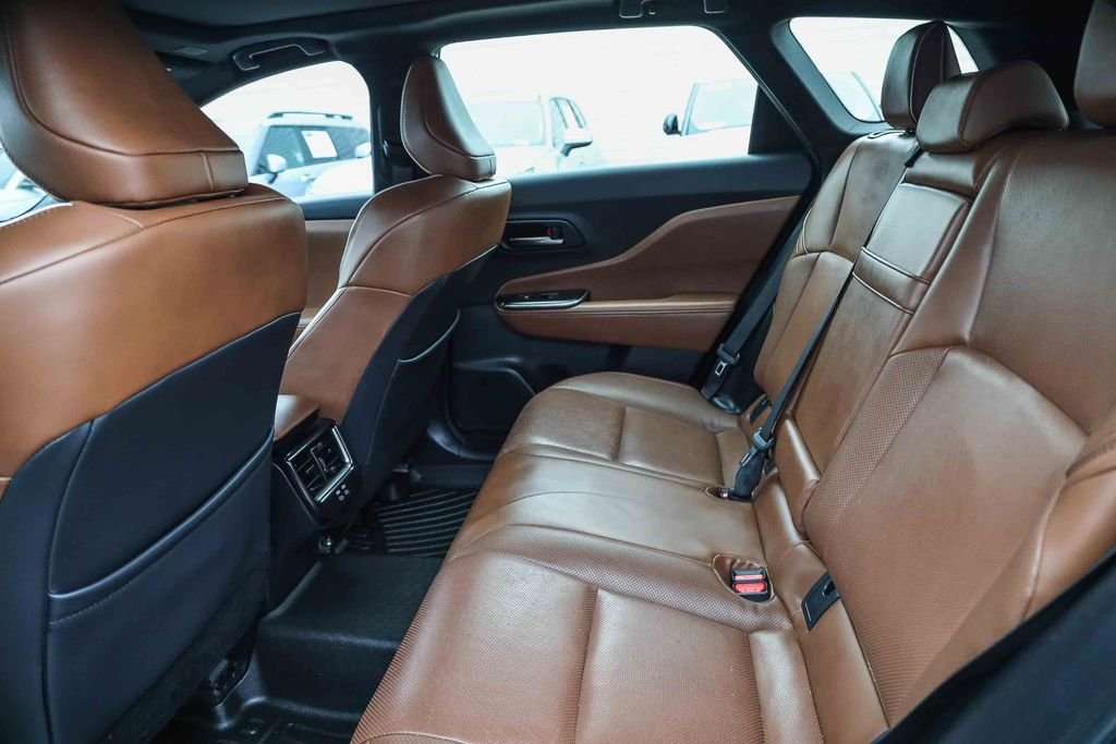 2025 Toyota Crown Signia Limited - Photo 16