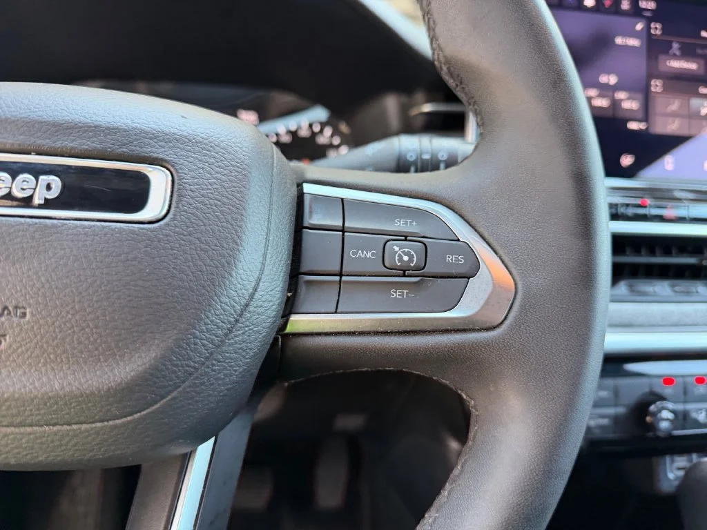 Used 2024 White Jeep Latitude image 25