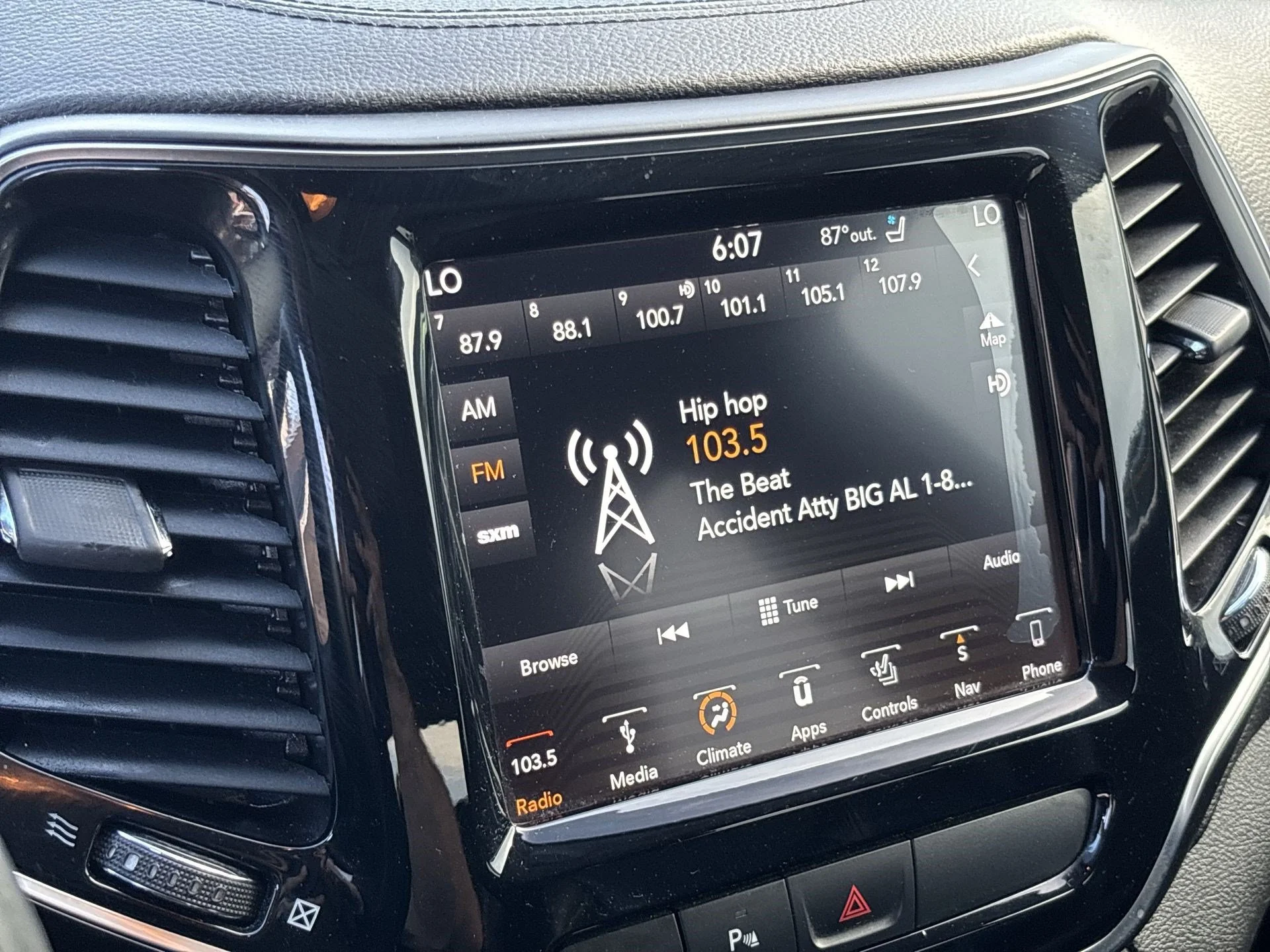 Used 2019 Bright White Clearcoat Jeep Limited image 12