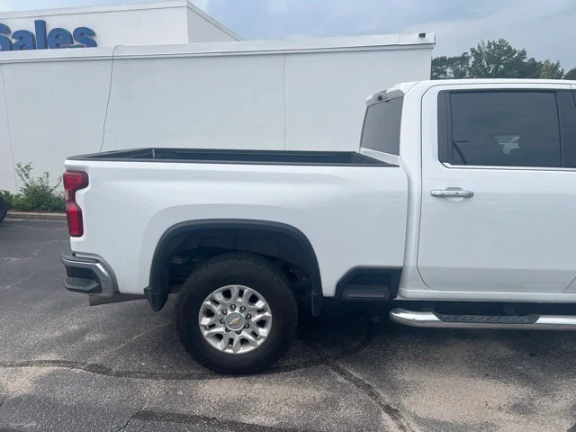 Used 2022 SUMMIT WHITE Chevrolet LTZ image 4