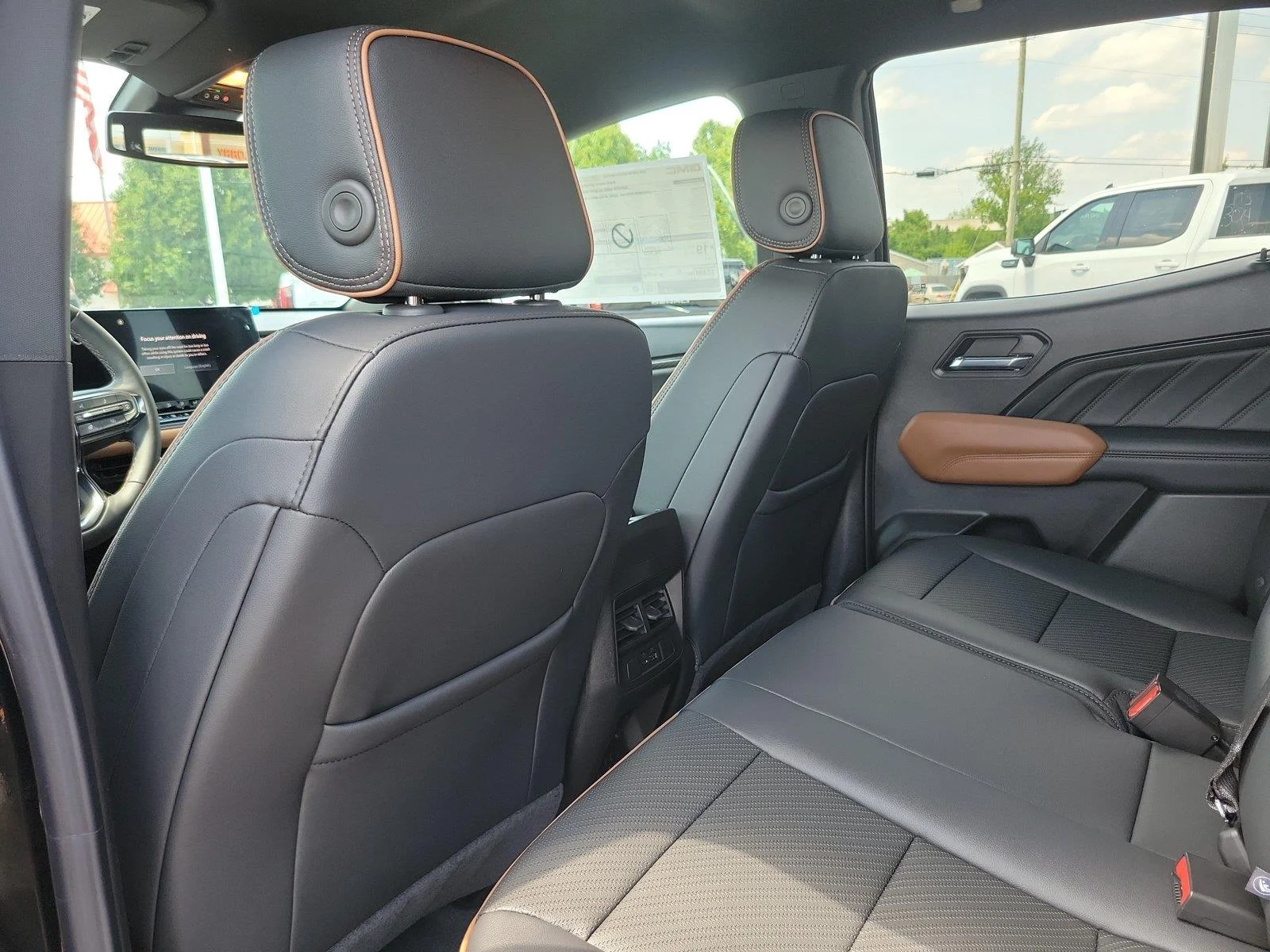 2026 GMC Canyon AT4 - Photo 15
