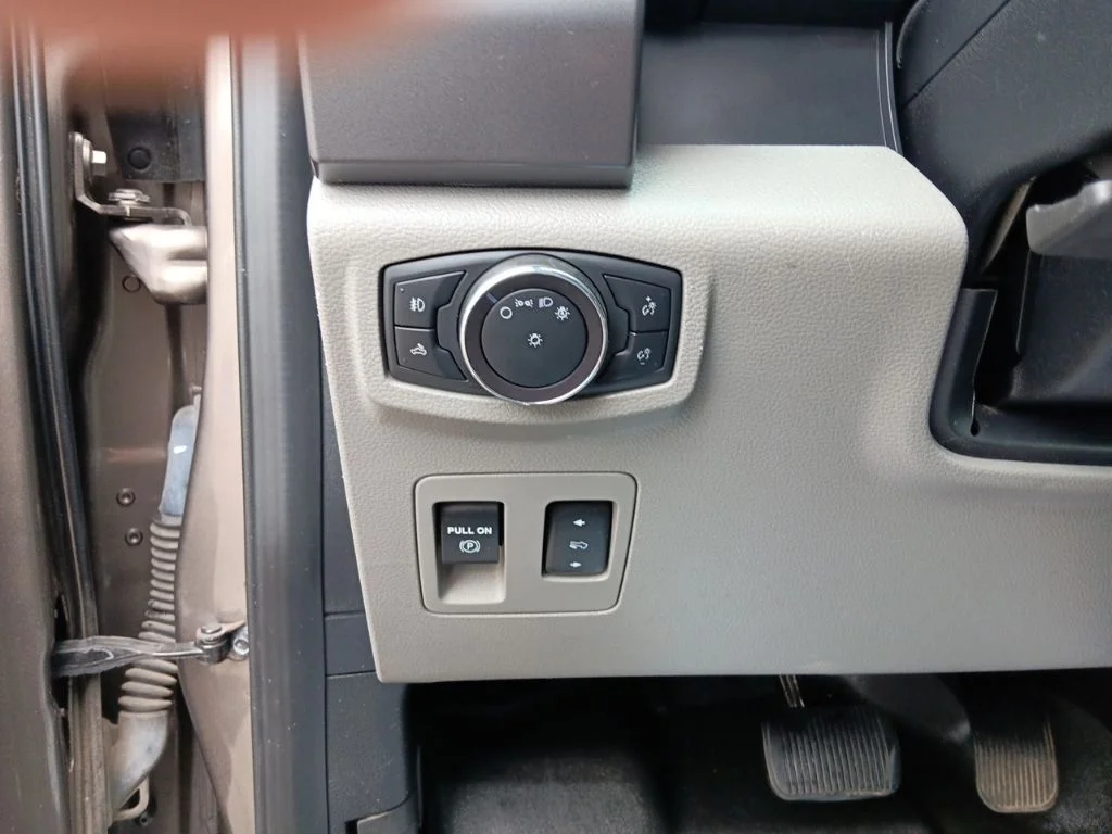 Used 2020 Stone Gray Metallic Ford XLT image 15