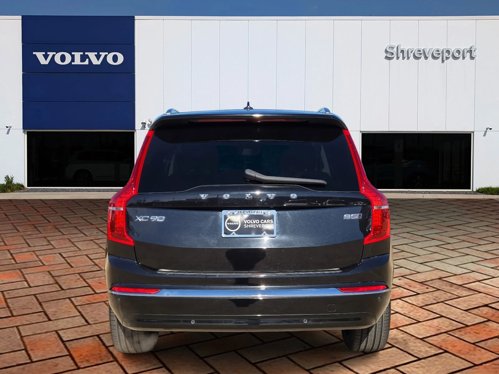 Certified Used 2023 Onyx Black Metallic Volvo Plus image 5