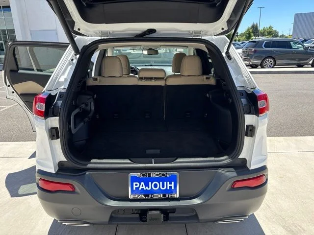 Used 2015 White Jeep Latitude image 17