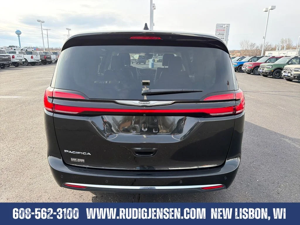 Used 2023 Brilliant Black Crystal Pearlcoat Chrysler Touring L image 4