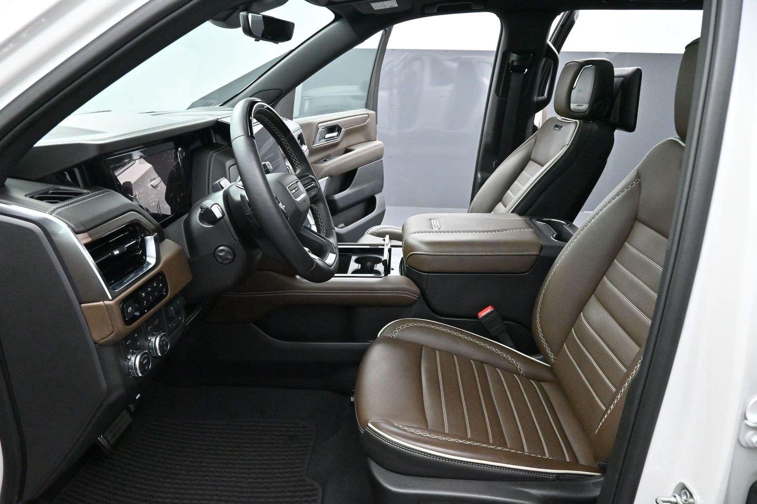Used 2025 White Frost Tricoat GMC Denali Ultimate image 12