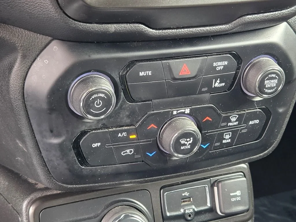 Used 2021 Teal Jeep Latitude image 26