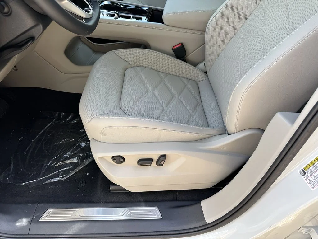 New 2026 White/off-white Volkswagen 2.0T SE w/Technology image 19