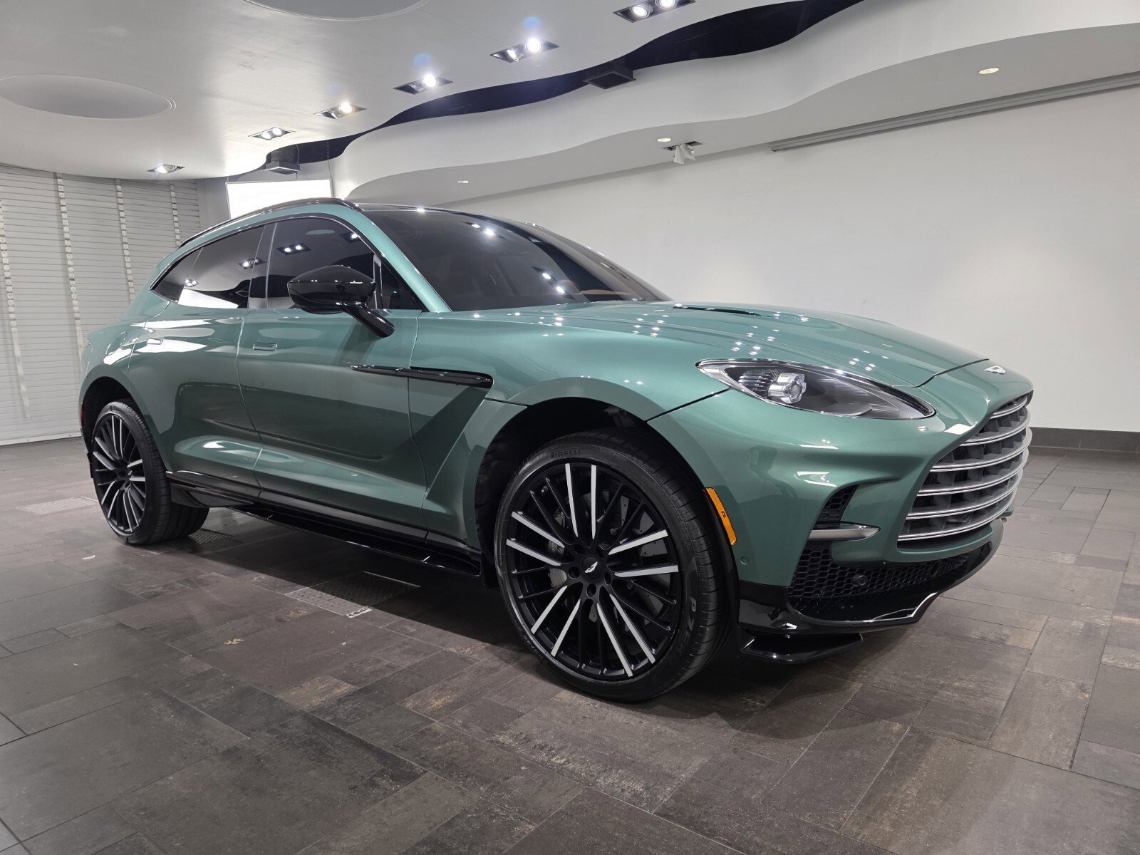 2024 Aston Martin DBX 4.0 V8 707 AWD's photo