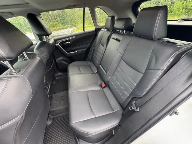 Used 2022 White Toyota XLE Premium image 14