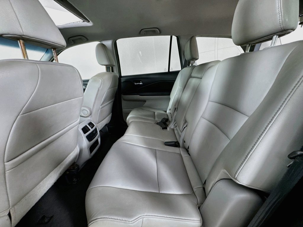 Used 2016 Silver Honda EX-L image 30