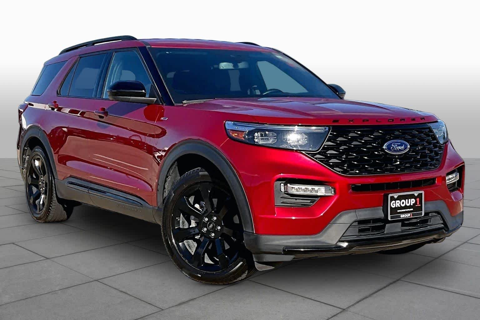 Used 2023 Rapid Red Metallic Tinted Clearcoat Ford ST-Line image 3