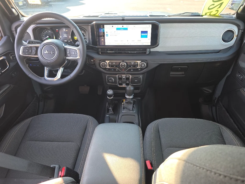 Used 2025 Anvil Clear Coat Jeep Sahara 4xe image 2
