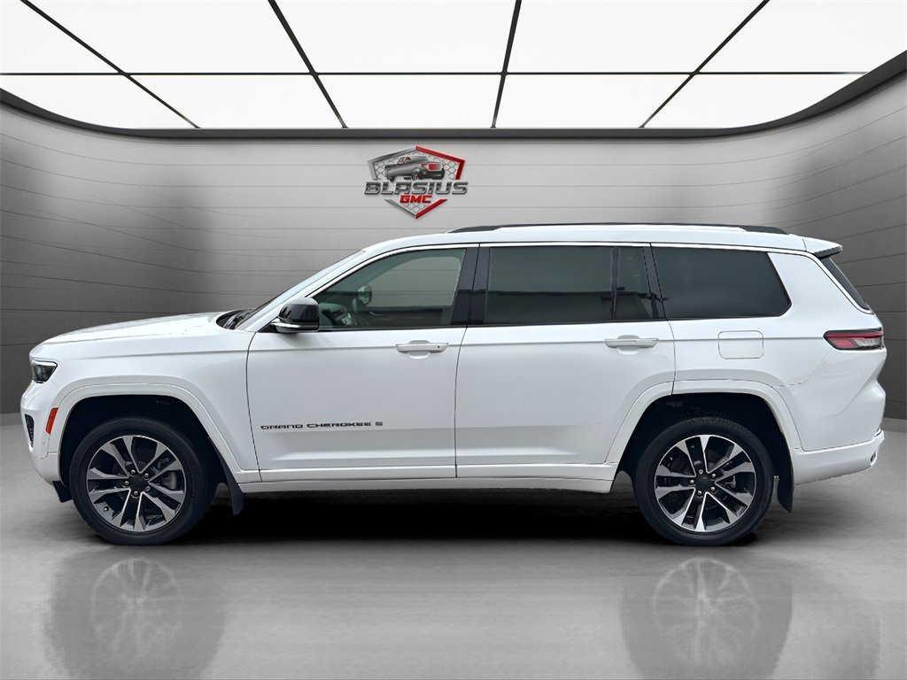 2022 Jeep Grand Cherokee Overland photo 2