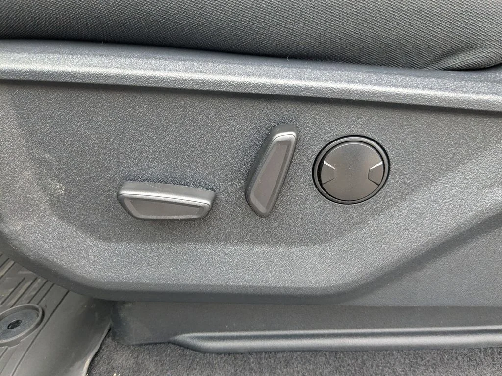 New 2026 Agate Black Metallic Ford XLT image 16