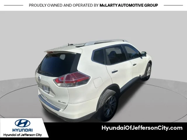 Used 2015 White Nissan SL image 3