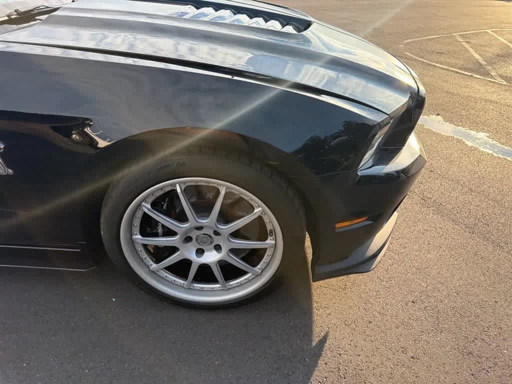Used 2014 Black Ford Shelby GT500 image 17