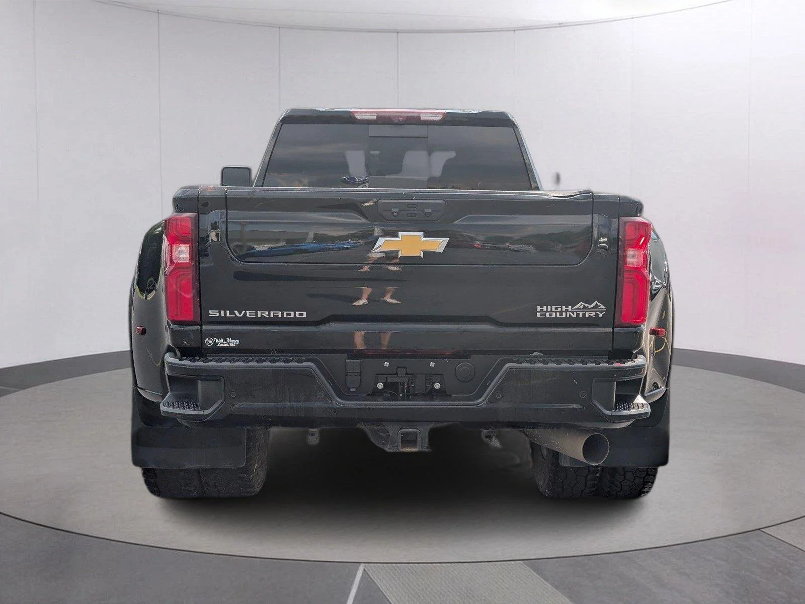 Used 2022 Mosaic Black Metallic Chevrolet High Country image 4