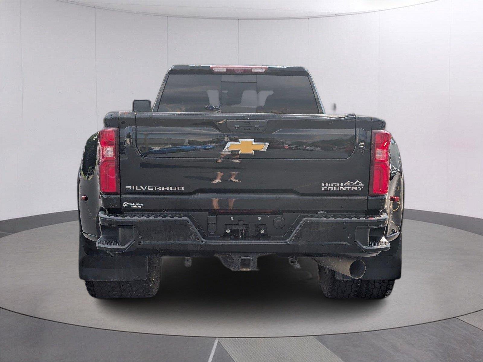 Used 2022 Mosaic Black Metallic Chevrolet High Country image 4