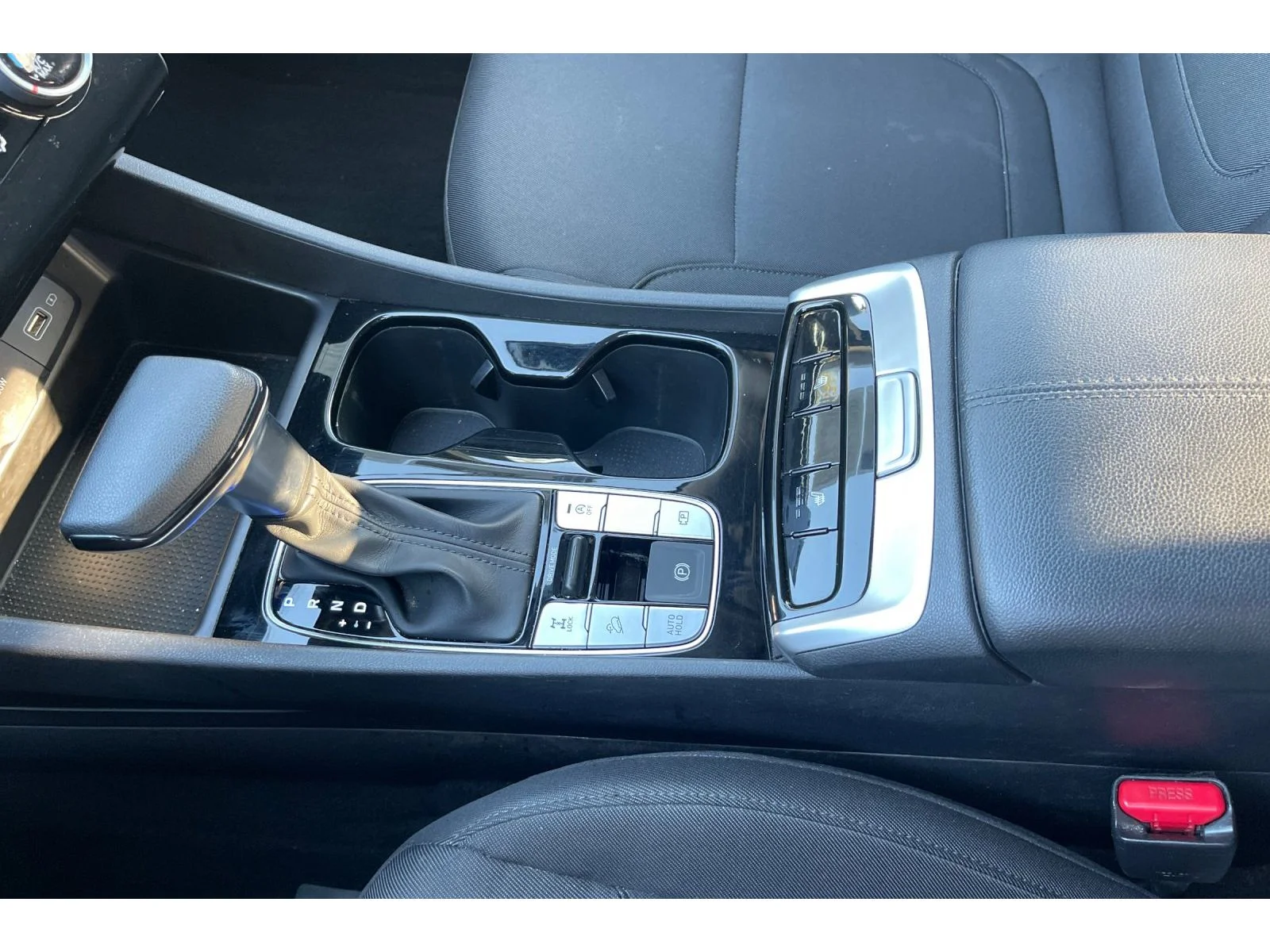 Used 2022 Phantom Black Hyundai SEL image 32