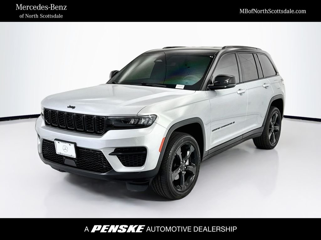 Used 2023 Silver Jeep Altitude X image 1