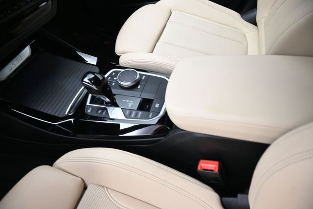 Used 2024 Black BMW sDrive30i image 9
