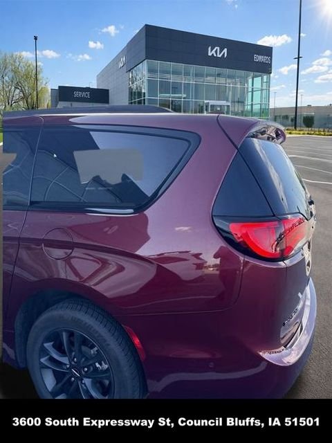 Used 2020 Red Chrysler Launch Edition image 11