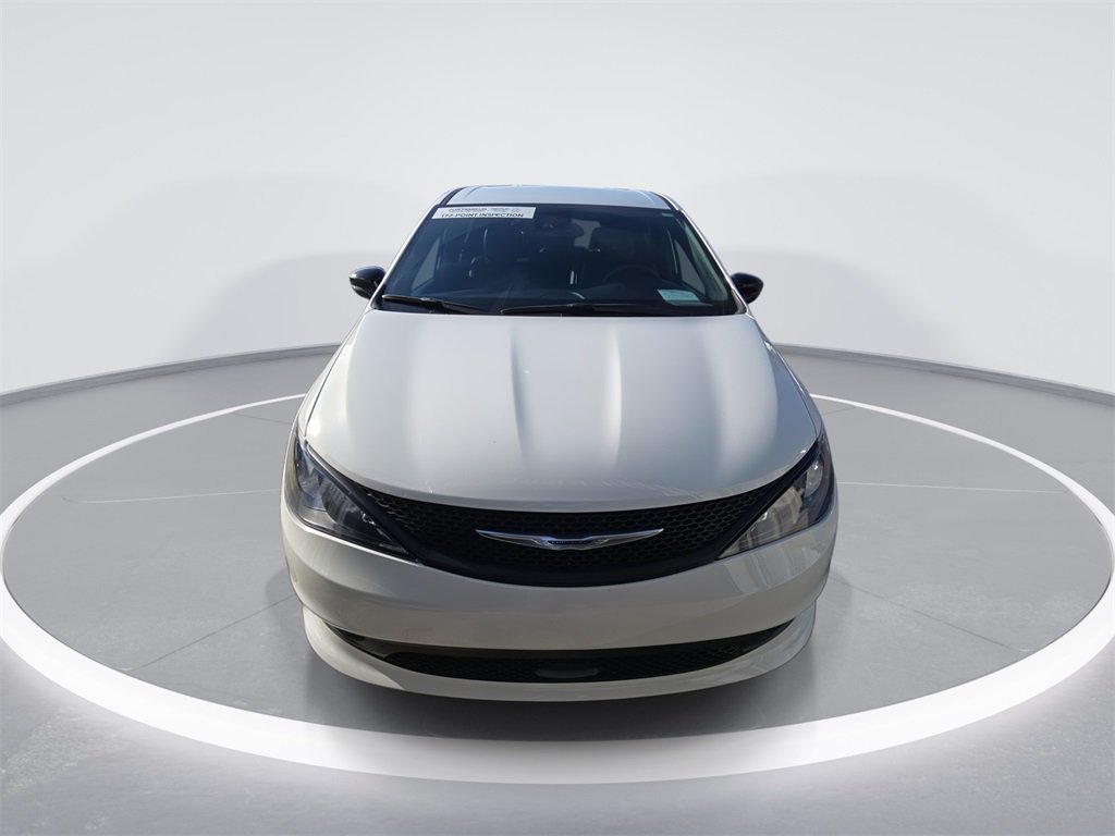 2025 Chrysler Voyager LX photo 3