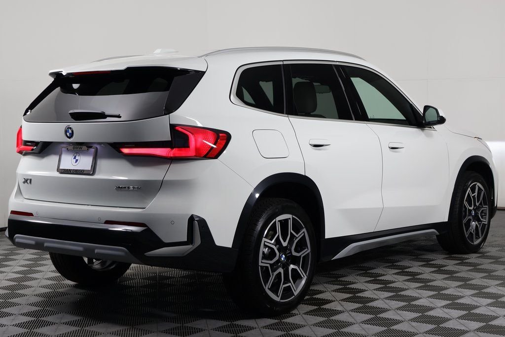 New 2026 Alpine White BMW xDrive28i image 2