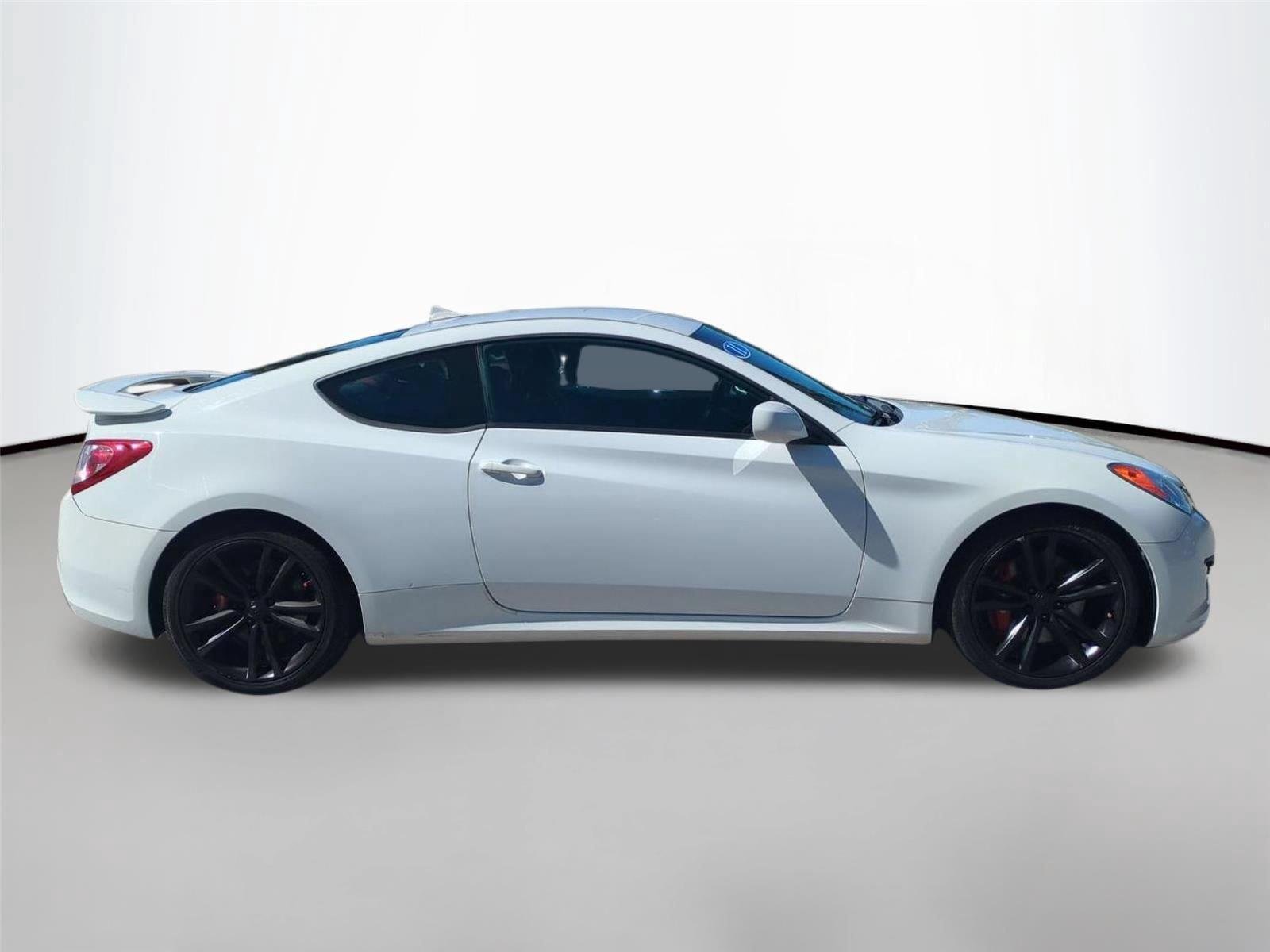 Used 2011 Karussell White Hyundai R-Spec image 6