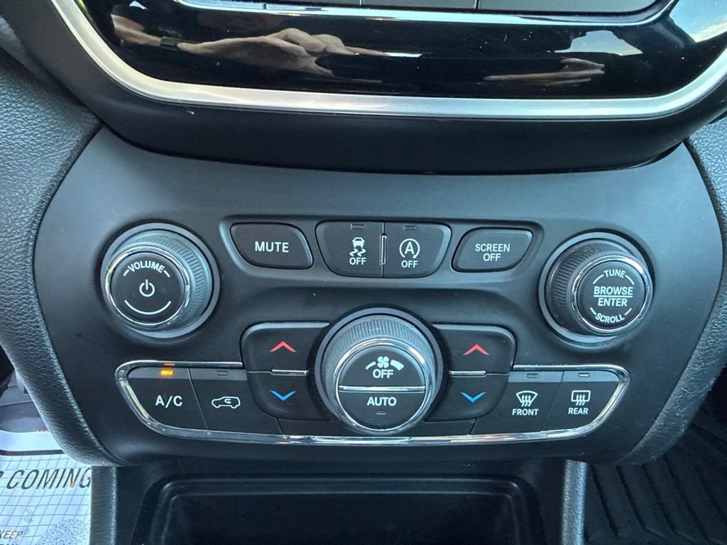 Used 2019 Gray Jeep Limited image 31