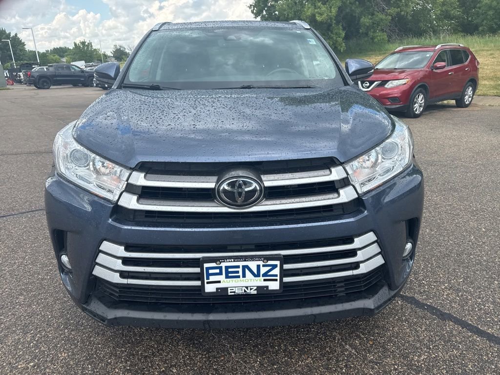 Used 2017 Toyota Highlander XLE with VIN 5TDJZRFH2HS447353 for sale in Rochester, Minnesota