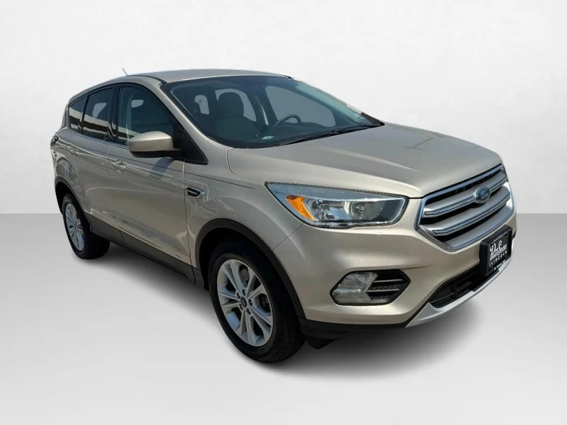 Used 2017 White Gold Metallic Ford SE 4WD image 3