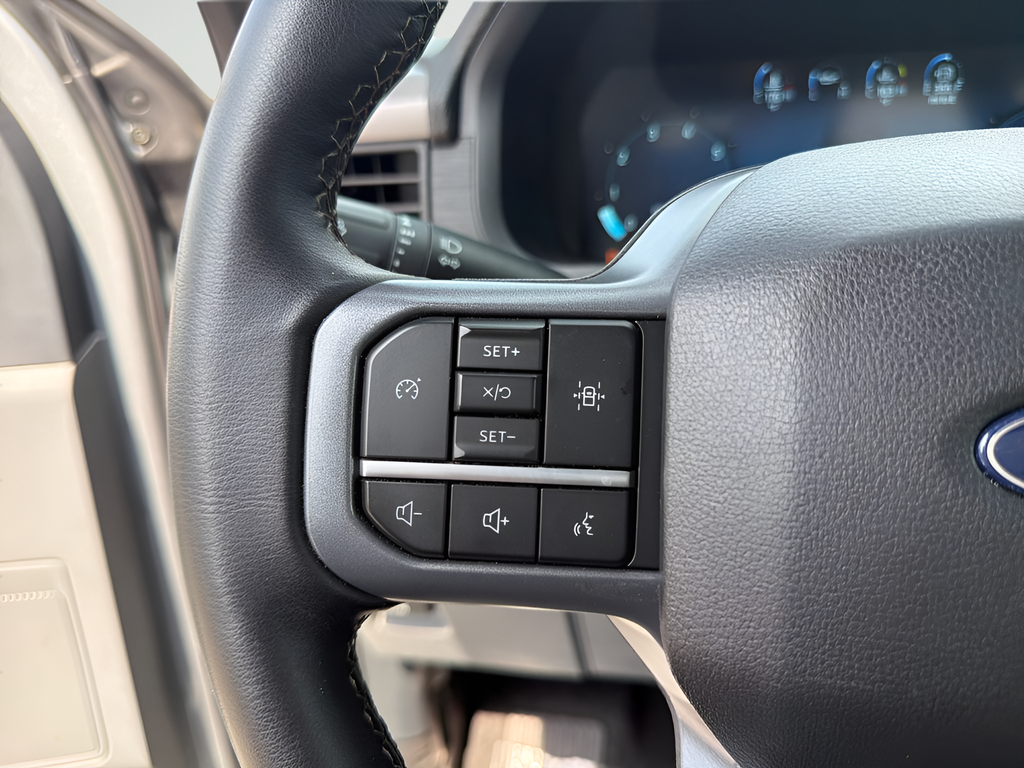 Used 2025 Silver Ford XLT image 27