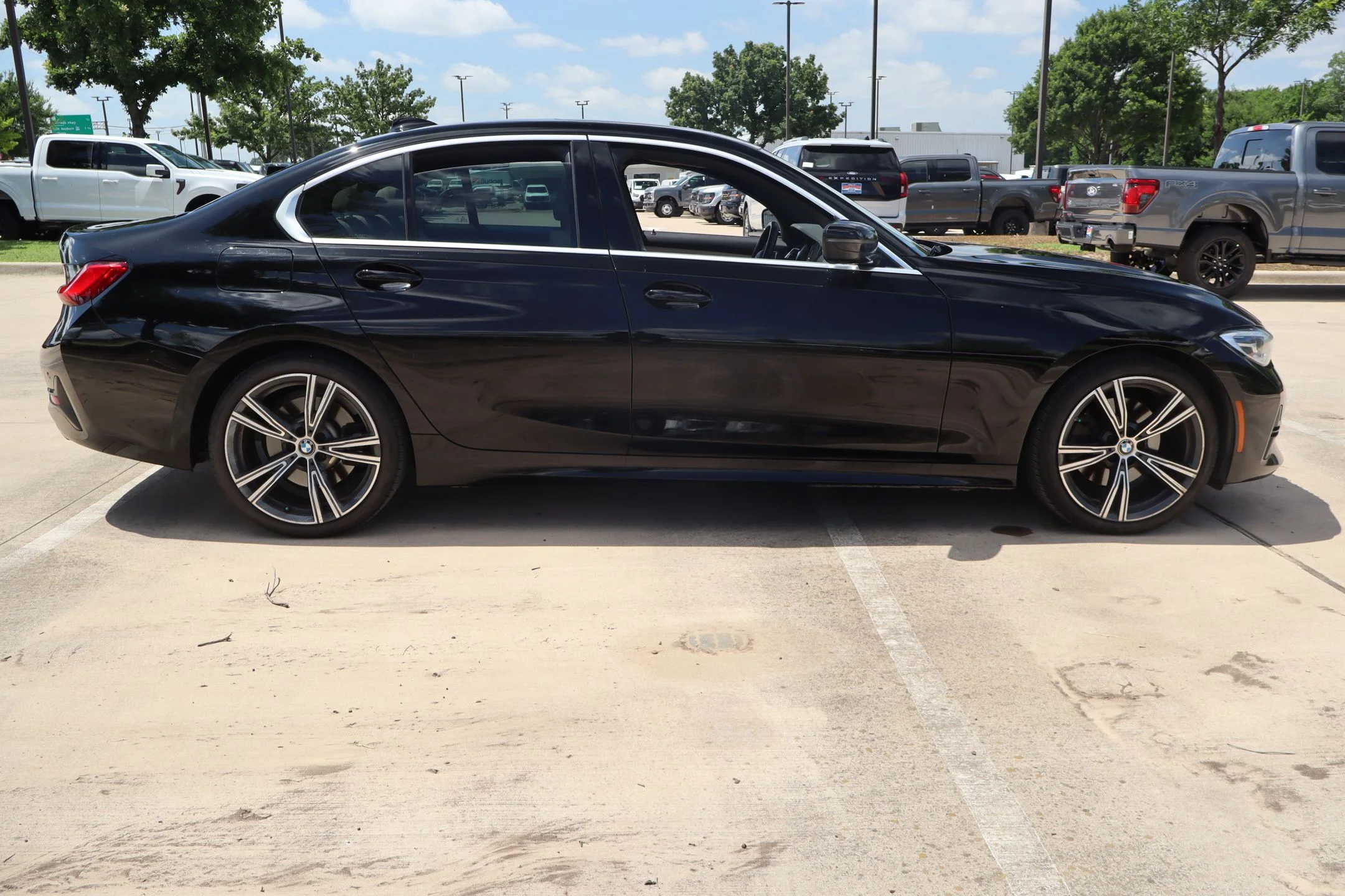 Used 2021 Black BMW 330i image 2