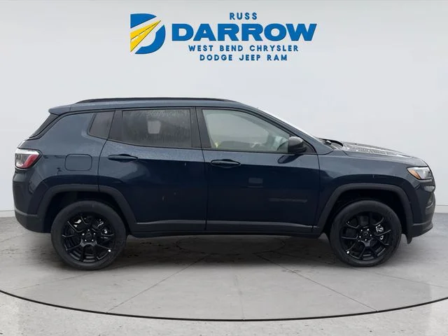 New 2026 Fathom Blue Pearl-Coat Exterior Paint Jeep Latitude image 7