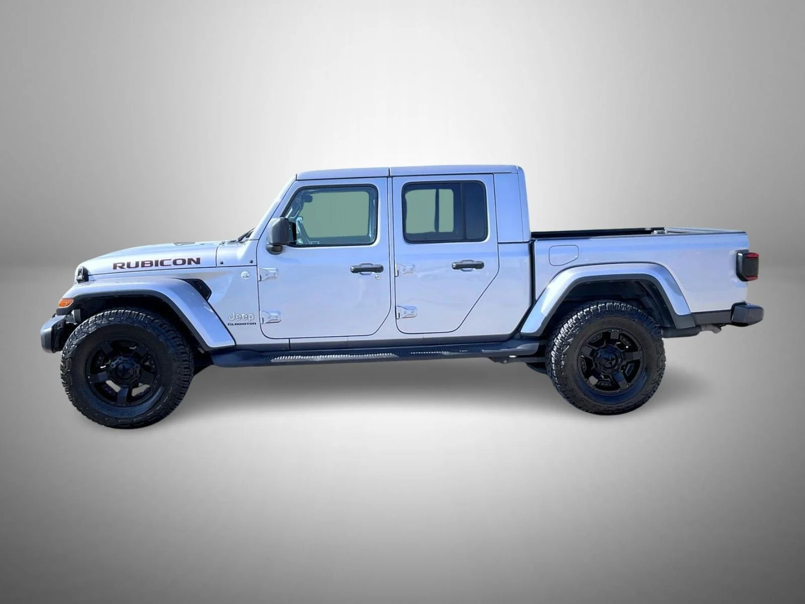 Used 2021 Silver Jeep Overland image 8