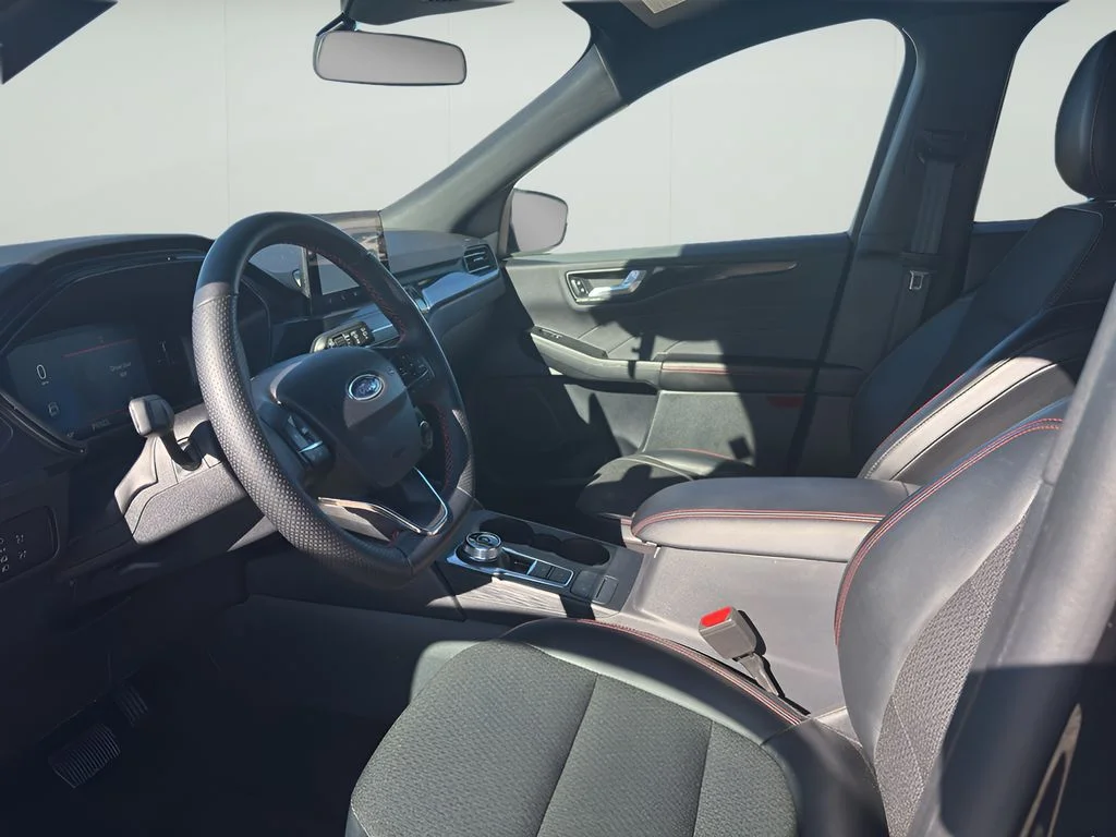 Used 2025 Agate Black Metallic Ford ST-Line image 15