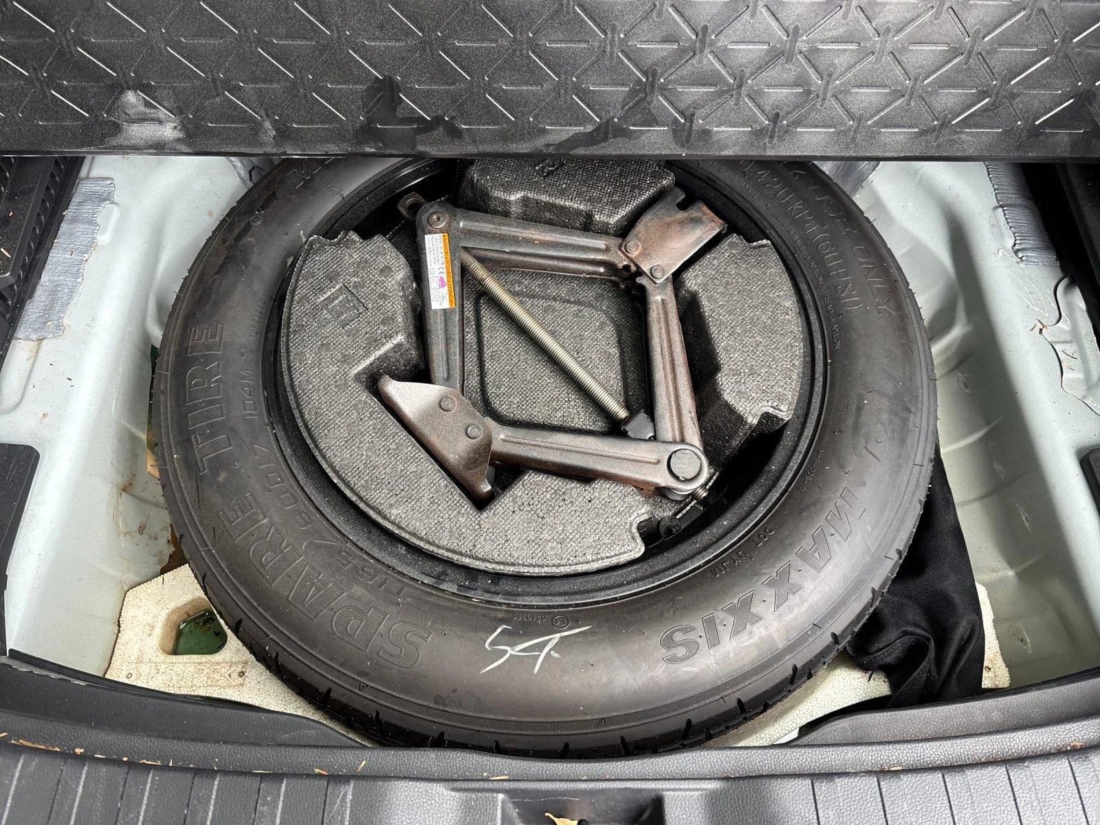 Used 2023 Wind Chill Pearl Toyota XLE Premium image 35