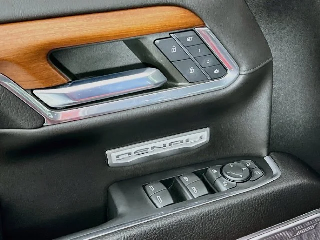 Used 2022 Red GMC Denali image 9