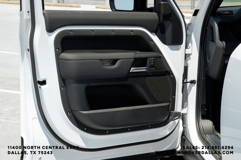 New 2026 Fuji White Land Rover X-Dynamic SE image 44
