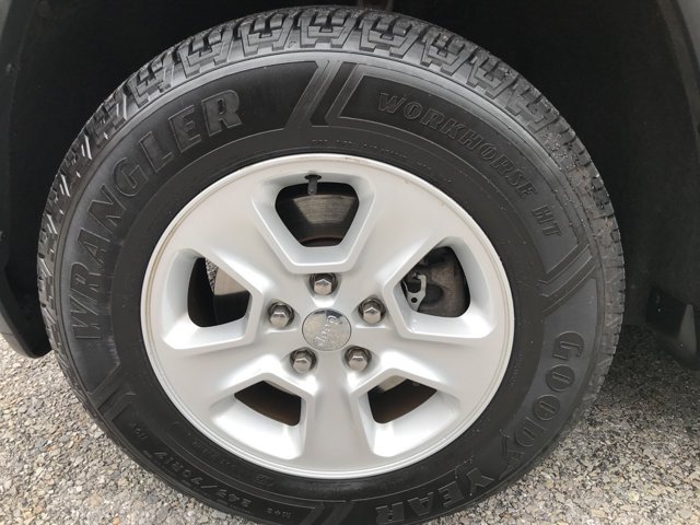 Used 2017 True Blue Pearlcoat Jeep Laredo image 11