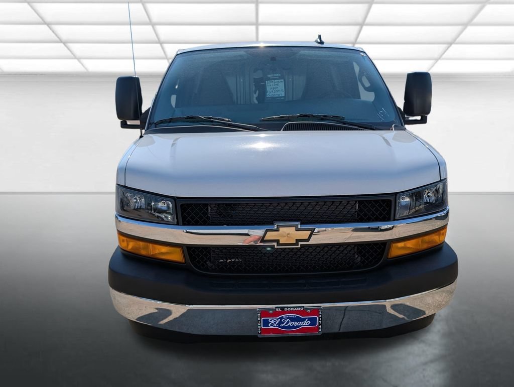 New 2026 Summit White Chevrolet 1WT image 18